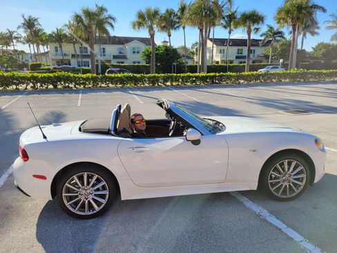 Used 2020 FIAT 124 Spider Lusso w/ Convenience Group image 2