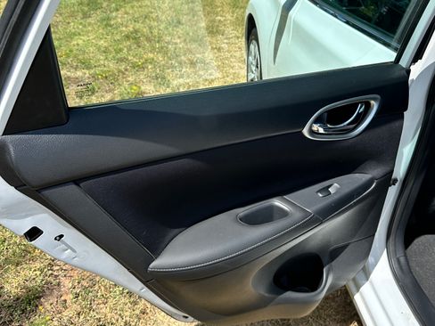 Used 2016 Nissan Sentra SV FWD image 11
