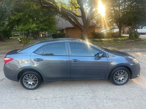 Used 2018 Toyota Corolla LE image 4