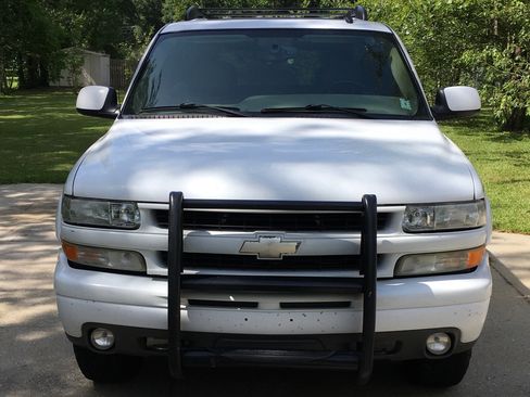 Used 2006 Chevrolet Tahoe Z71 w/ Z71 Preferred Equipment Group AWD/4WD image 2