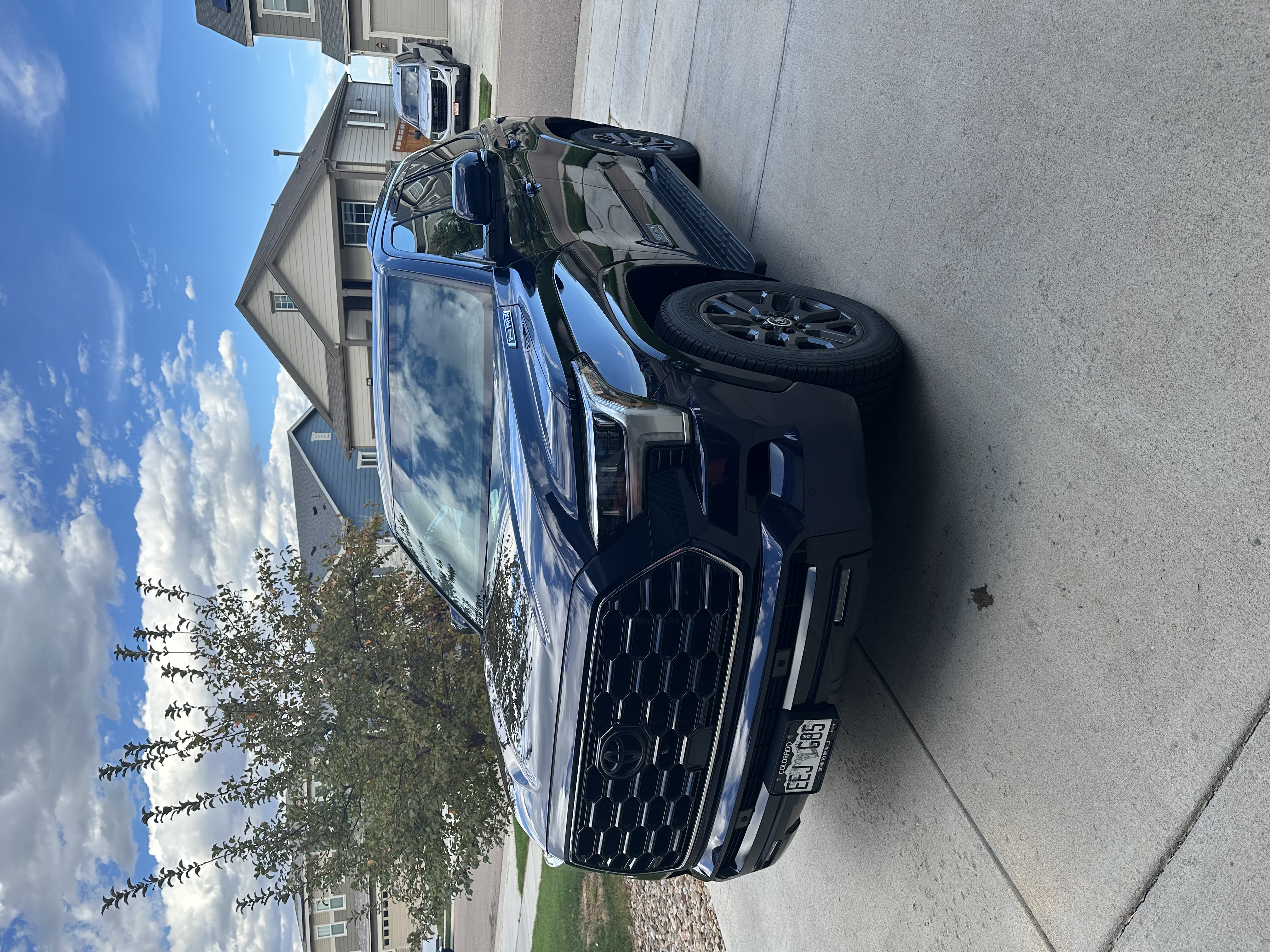 Used 2024 Toyota Sequoia Platinum AWD/4WD image 5