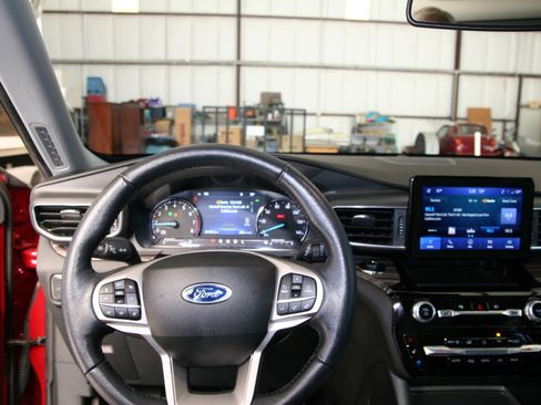 Used 2022 Ford Explorer Limited w/ Equipment Group 301A image 16