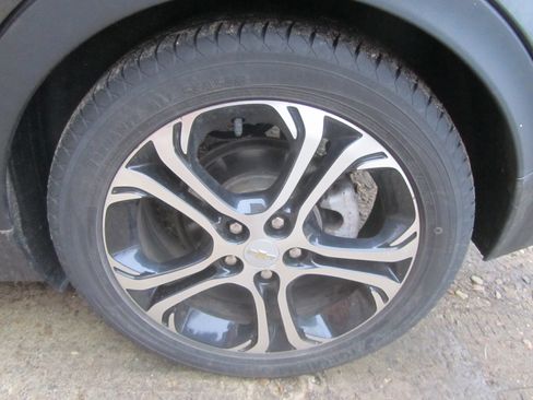 Used 2021 Chevrolet Bolt Premier w/ Infotainment Package image 8