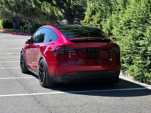 Used 2023 Tesla Model X Plaid image 4