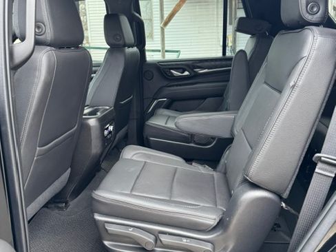 Used 2021 GMC Yukon Denali w/ Denali Premium Package image 18