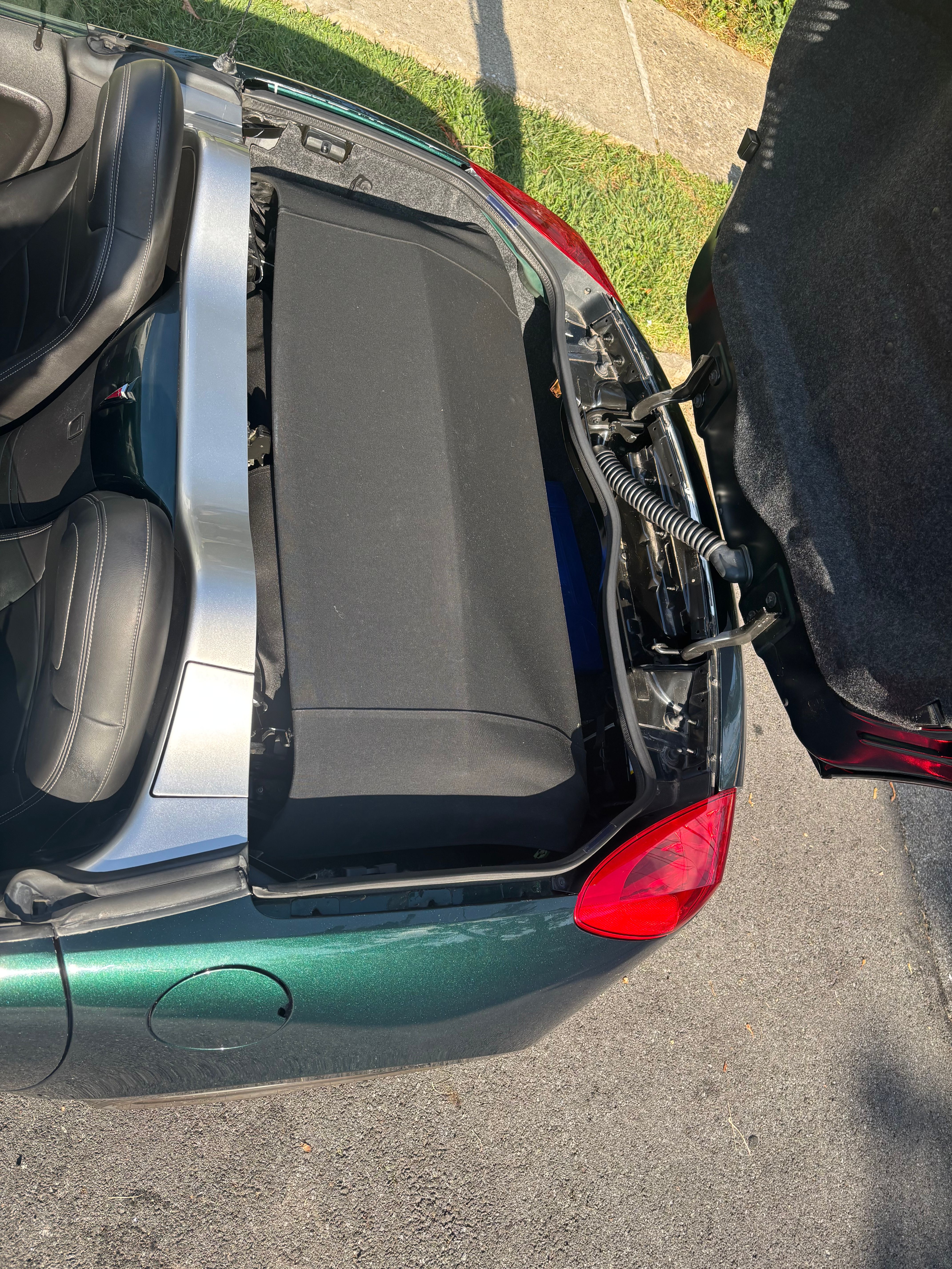 Used 2006 Pontiac Solstice Convertible w/ Premium Package RWD image 12