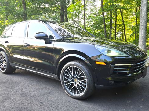 Used 2019 Porsche Cayenne S AWD/4WD image 1