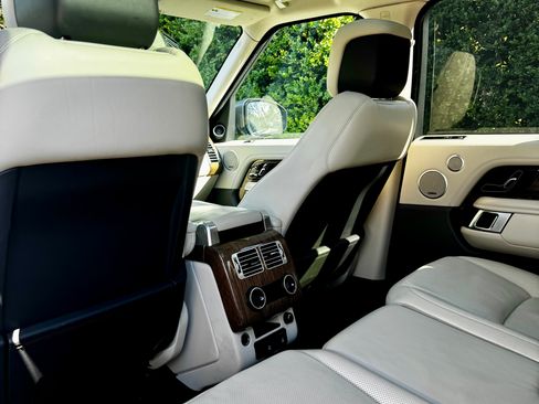 Used 2019 Land Rover Range Rover HSE image 6