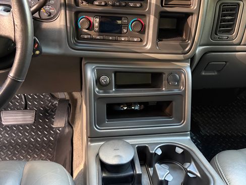 Used 2006 Chevrolet Silverado 1500 LT w/ Onstar Plus Package AWD/4WD image 24
