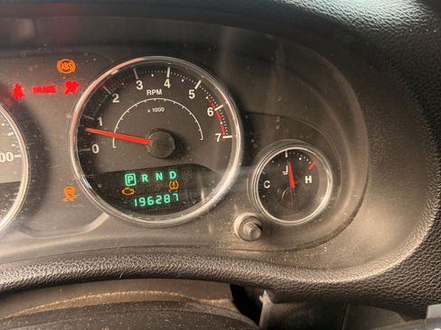 Used 2011 Jeep Wrangler Unlimited Sahara w/ Connectivity Group image 12