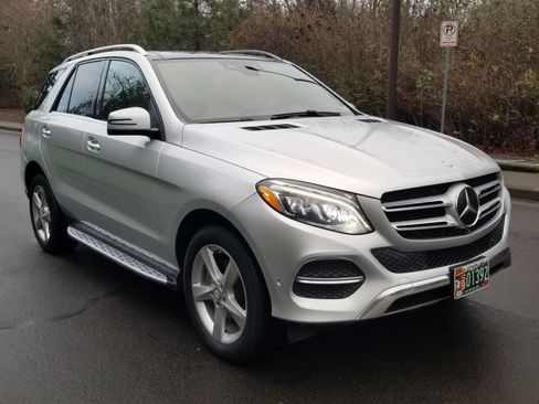 Used 2016 Mercedes-Benz GLE 300d 4MATIC image 4
