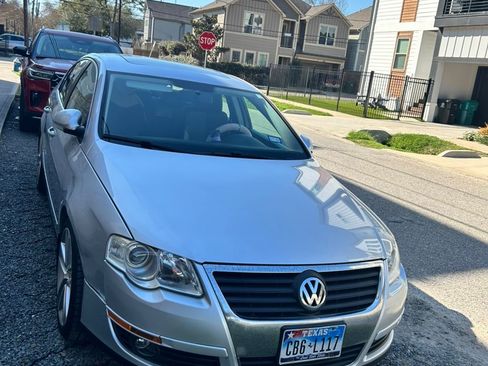 Used 2010 Volkswagen Passat Komfort image 1