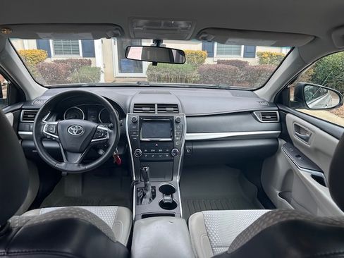 Used 2015 Toyota Camry SE image 10