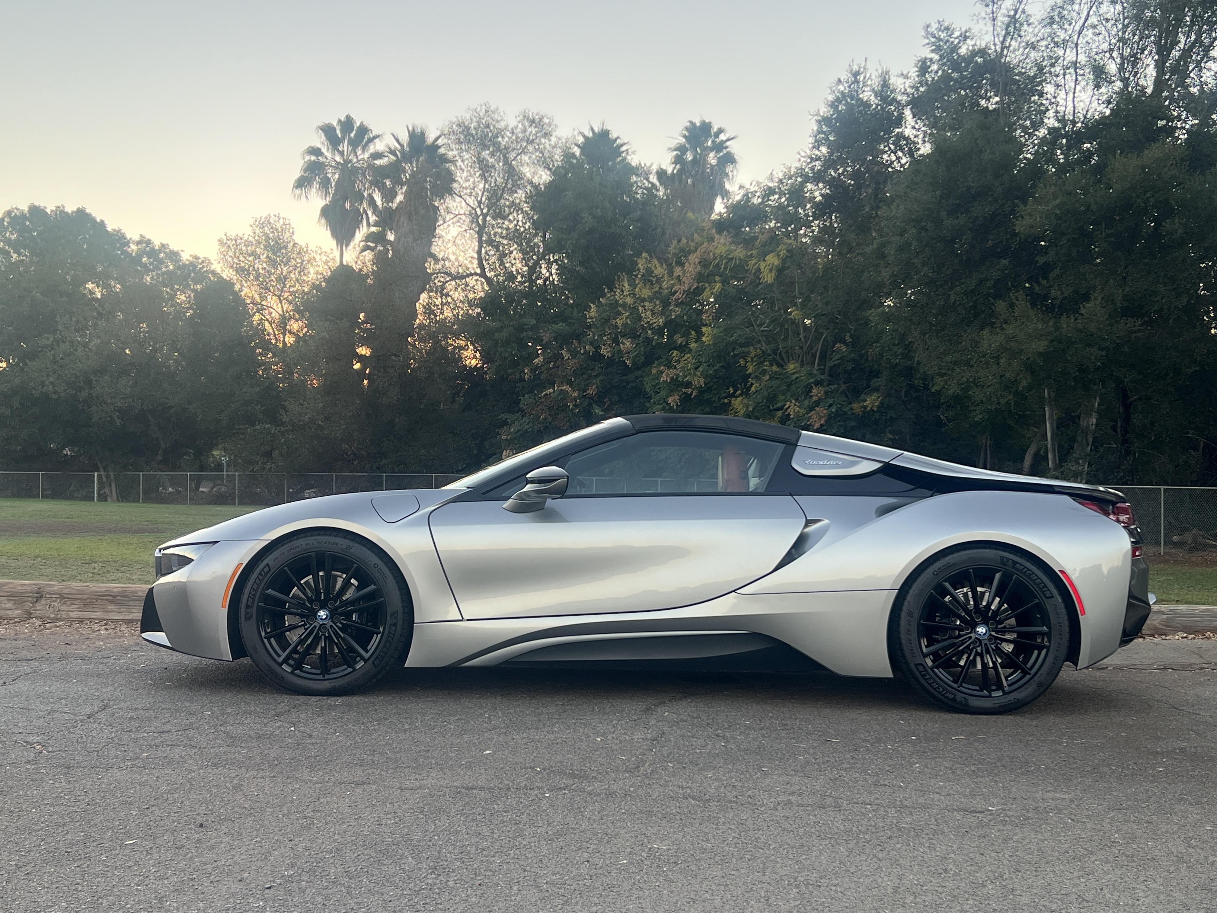 Used 2019 BMW i8 Roadster AWD/4WD image 2