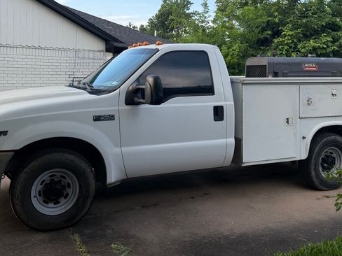 Used 2002 Ford F350 2WD Regular Cab Super Duty image 4