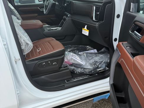 Used 2025 GMC Sierra 3500 Denali Ultimate image 23