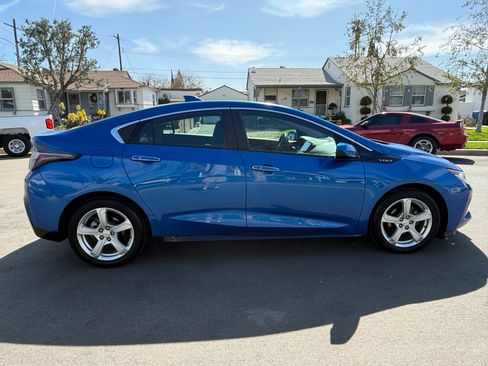 Used 2017 Chevrolet Volt LT w/ Comfort Package image 9