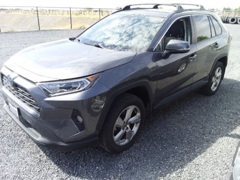 Used 2021 Toyota RAV4 XLE Premium image 1