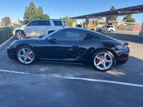 Used 2018 Porsche 718 Cayman S image 5