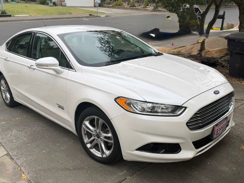 Used 2016 Ford Fusion Energi Titanium FWD image 6