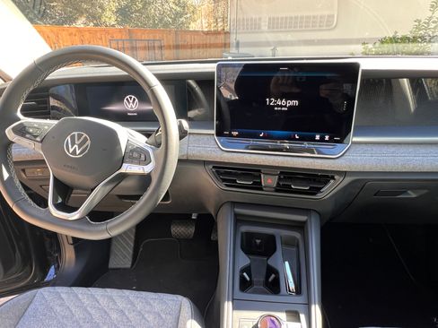 Used 2025 Volkswagen Tiguan S image 4