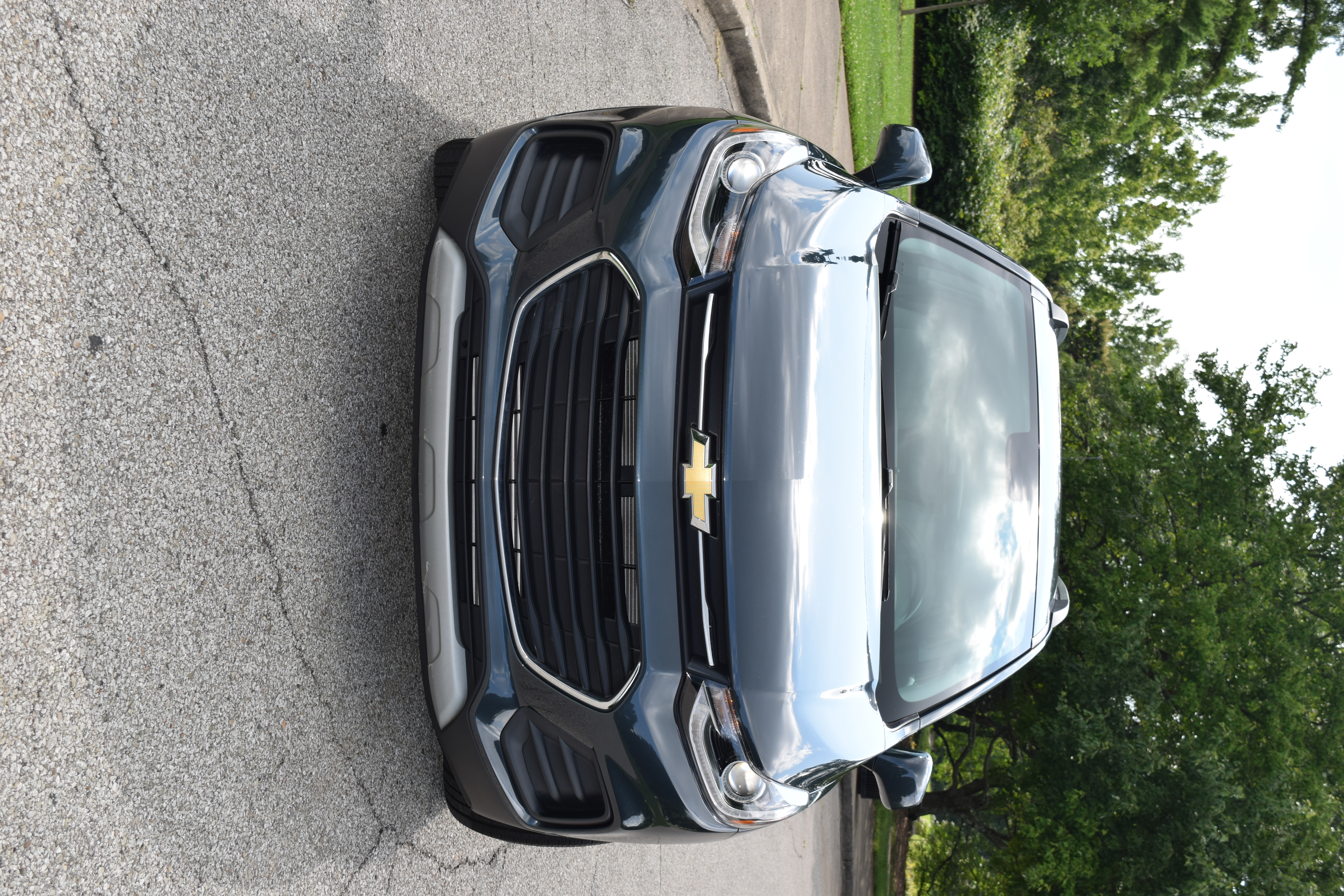 Used 2022 Chevrolet Trax LT w/ Premium Seat Package AWD/4WD image 2