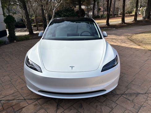 Used 2025 Tesla Model 3 Long Range image 9