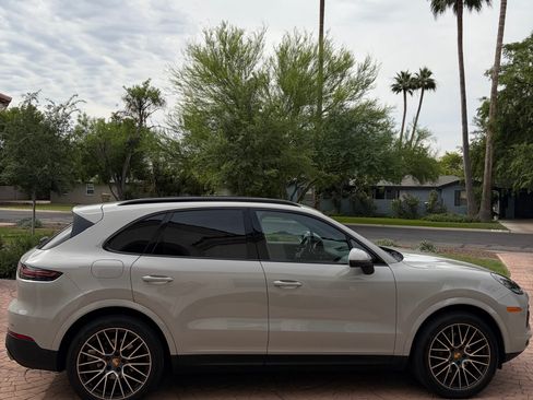 Used 2020 Porsche Cayenne AWD/4WD image 4