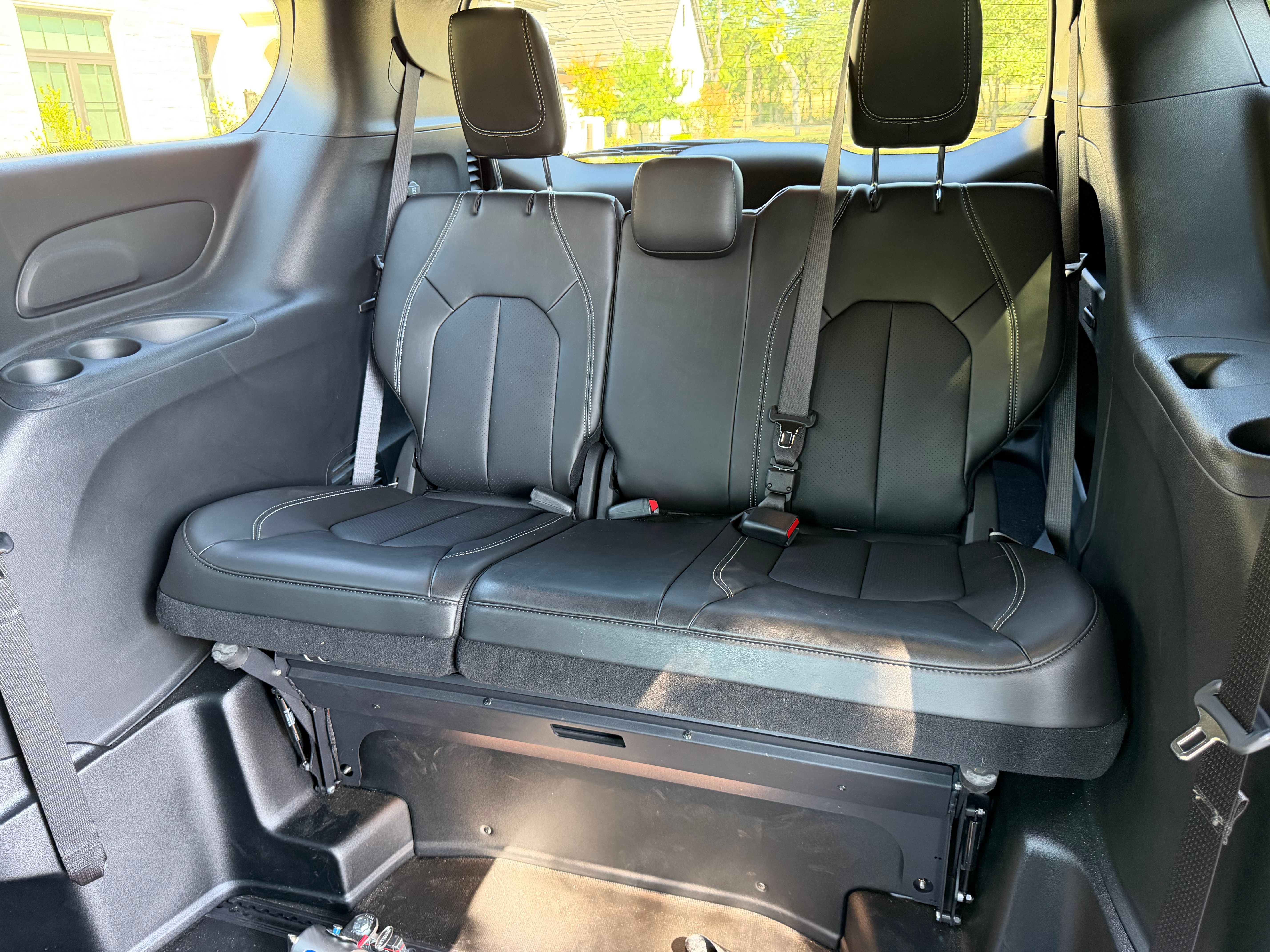 Used 2025 Chrysler Pacifica Select FWD image 21