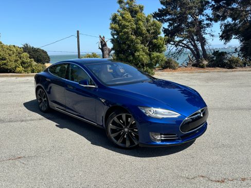 Used 2015 Tesla Model S 90D image 2