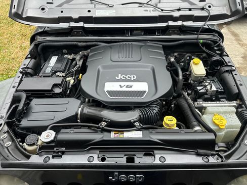 Used 2014 Jeep Wrangler Unlimited Sport w/ Quick Order Package 24S image 14