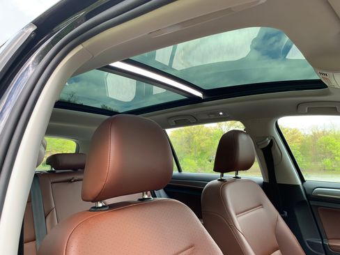 Used 2017 Volkswagen Golf Alltrack SE AWD/4WD image 16