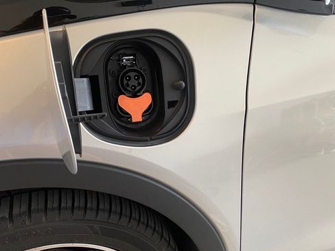 Used 2023 Chevrolet Bolt LT w/ Infotainment Package image 10