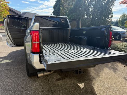 Used 2024 Toyota Tacoma TRD Off-Road image 6