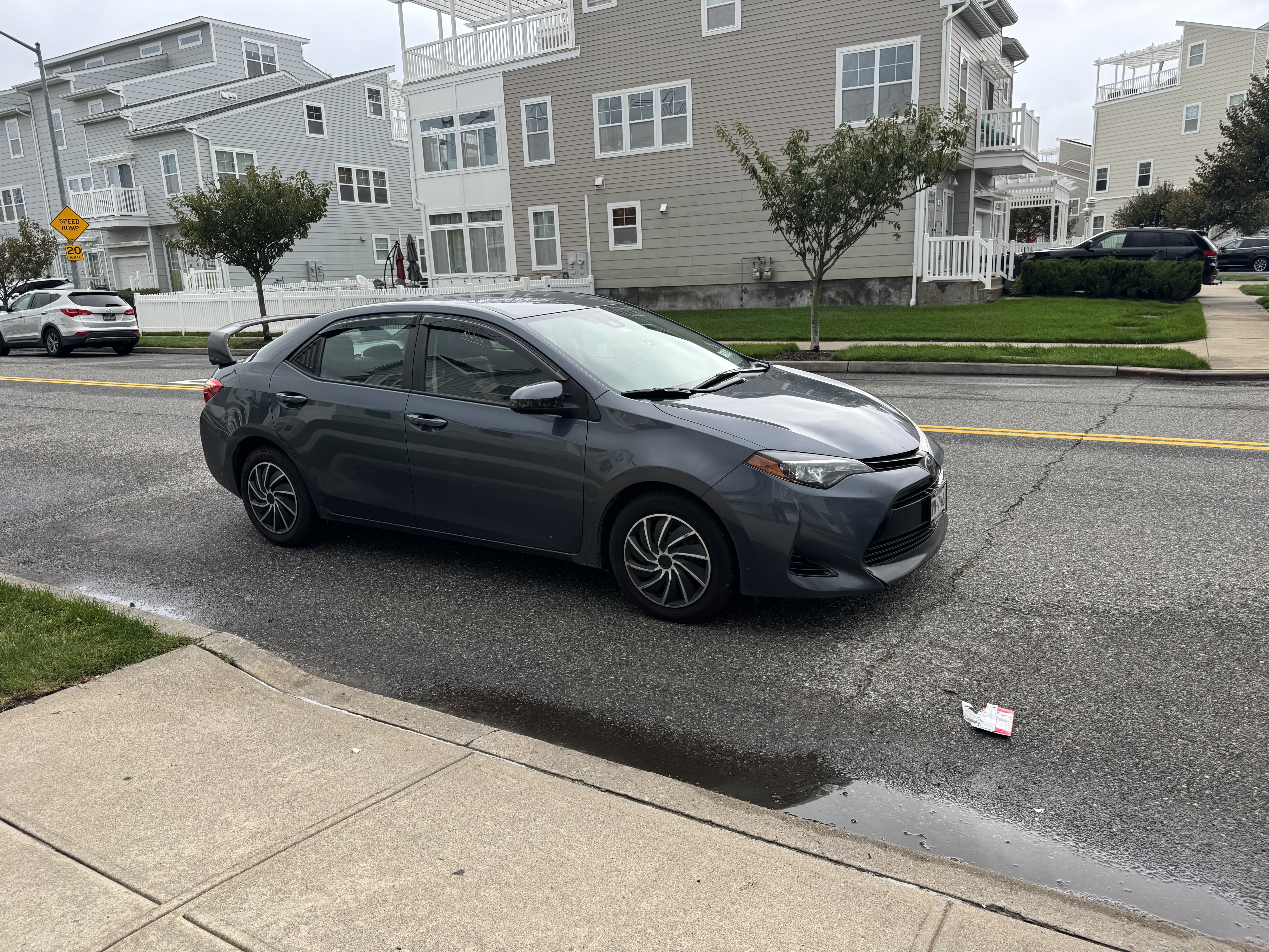 Used 2019 Toyota Corolla LE FWD image 2