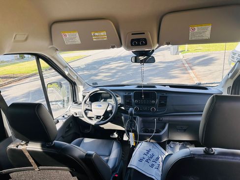 Used 2024 Ford Transit 350 XL image 6