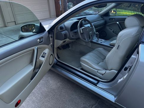 Used 2004 INFINITI G35 Coupe w/ Premium Pkg RWD image 5