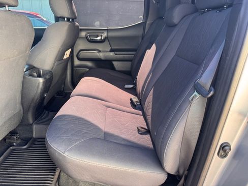 Used 2019 Toyota Tacoma TRD Sport image 19