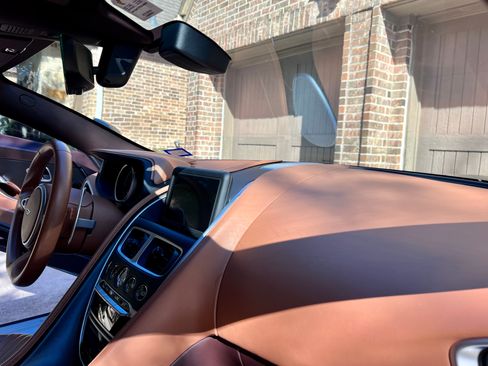 Used 2018 Aston Martin DB11 V8 Coupe 2D image 17