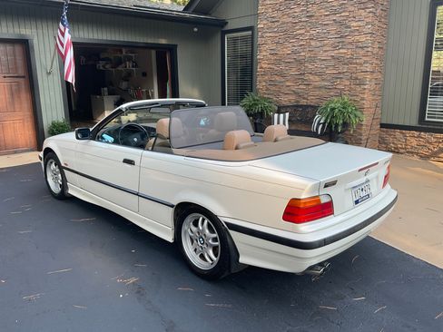 Used 1999 BMW 328i Convertible RWD image 2