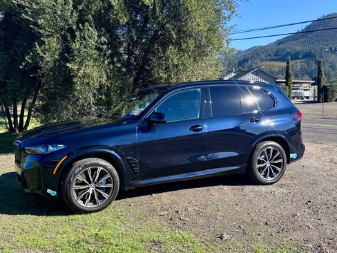 Used 2025 BMW X5 xDrive50e w/ M Sport Package image 11