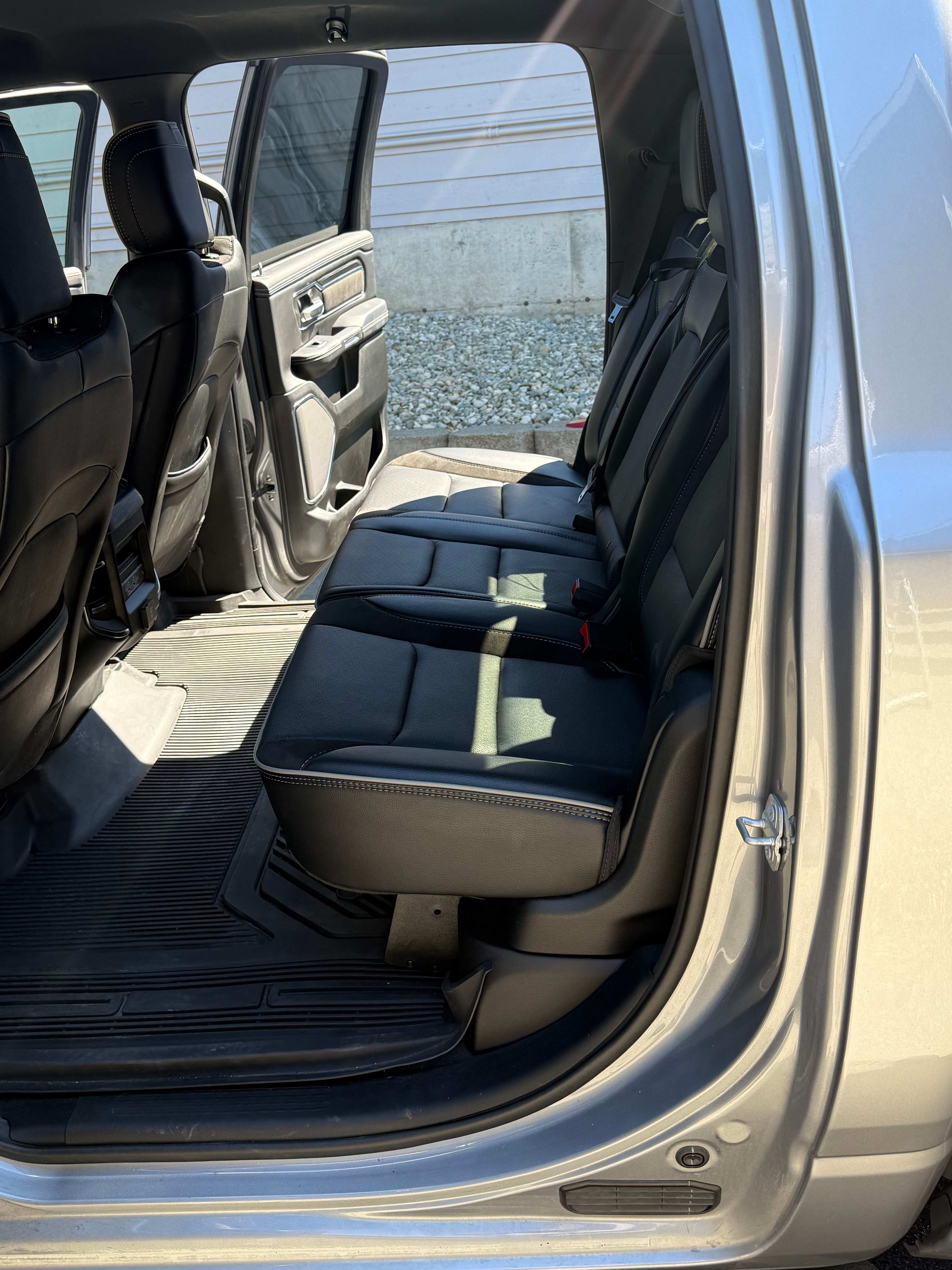 Used 2024 RAM 1500 Laramie AWD/4WD image 14