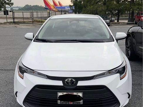 Used 2025 Toyota Corolla LE FWD image 1