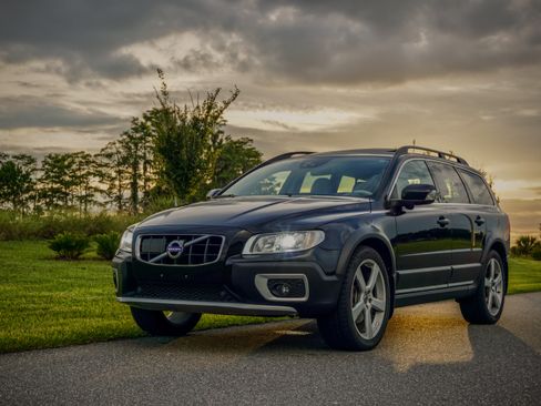 Used 2013 Volvo XC70 T6 AWD/4WD image 1