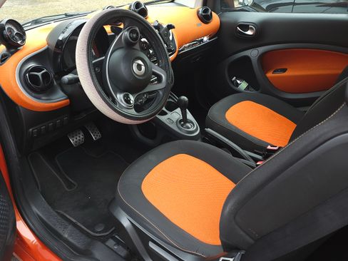 Used 2016 smart fortwo passion image 11