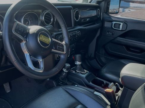 Used 2019 Jeep Wrangler Unlimited Sahara image 5