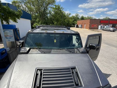 Used 2005 HUMMER H2 w/ Preferred Equipment Group AWD/4WD image 4
