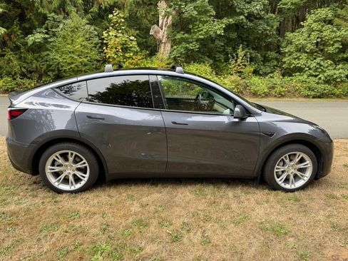 Used 2023 Tesla Model Y Long Range image 4