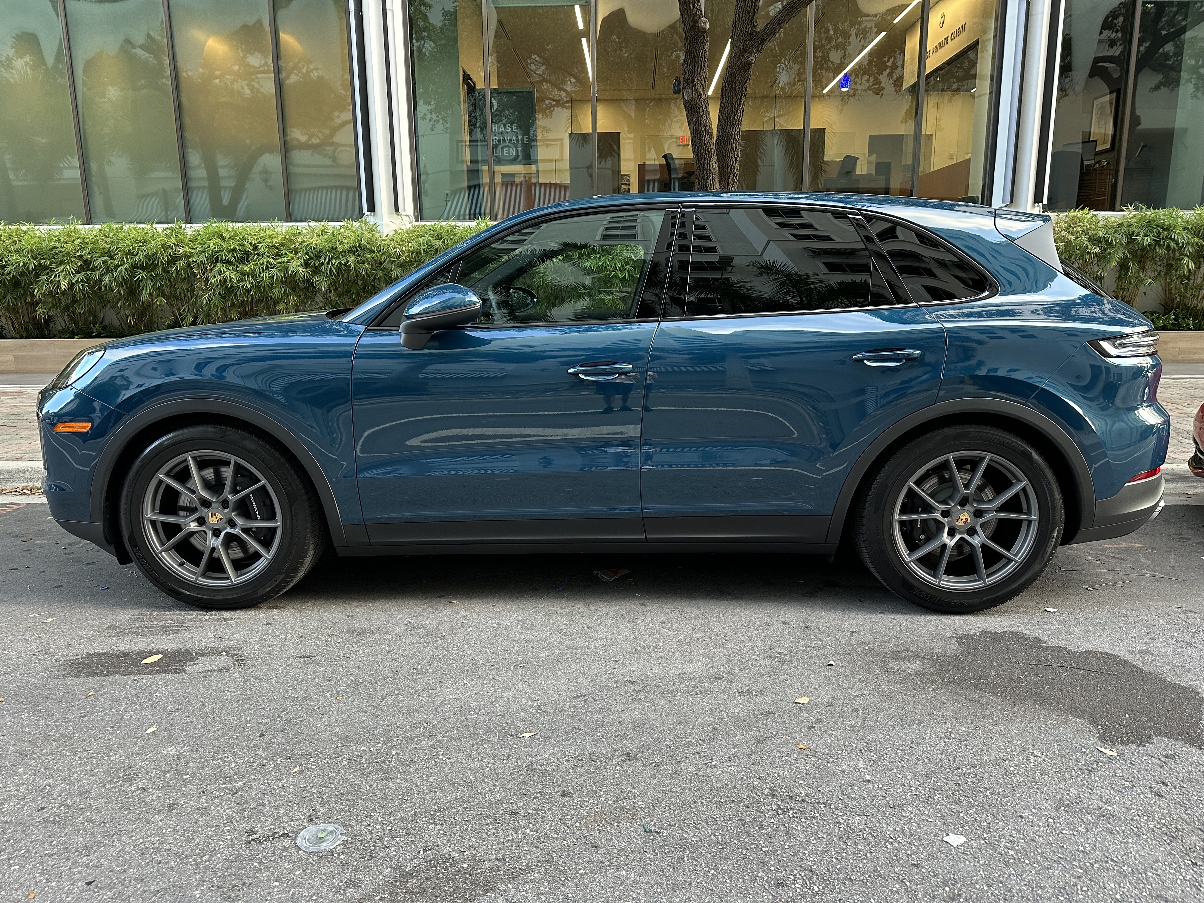 Used 2024 Porsche Cayenne AWD/4WD image 5