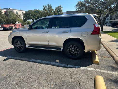Used 2011 Lexus GX 460 w/ Comfort Plus Pkg AWD/4WD image 4